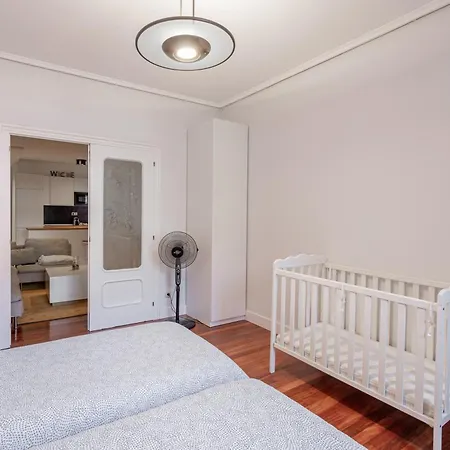 New Center Apartment *